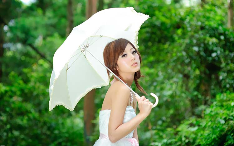 撑着雨伞的清纯美丽女孩MM mikao壁纸B011