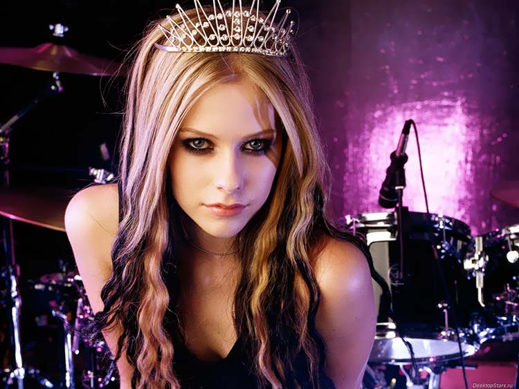艾薇儿-拉维妮(Avril Lavigne)-超级明星歌手桌面壁纸B004