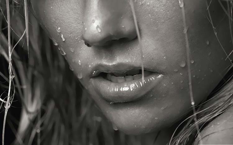湿的女孩-全球美女图片壁纸下载
