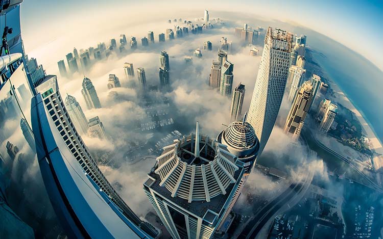 云端城市高楼背景图