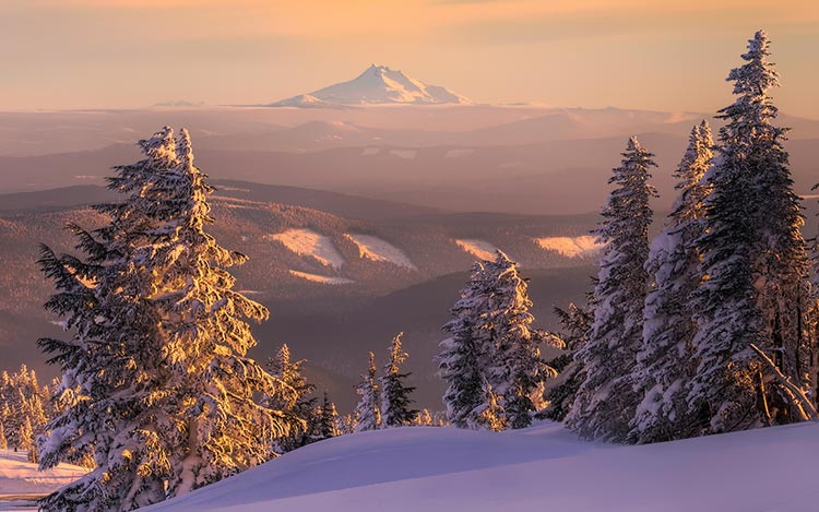 大雪山背景