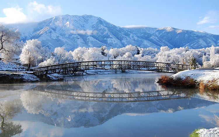 大雪山背景