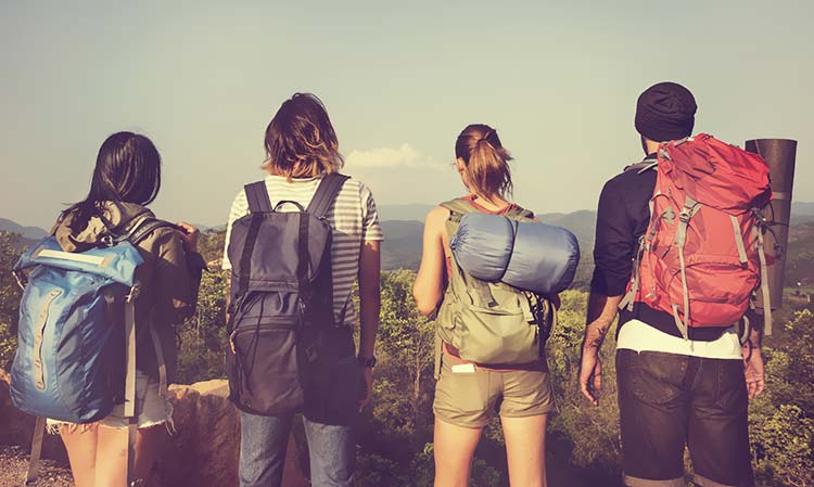 登山旅行的人们5K摄影图片